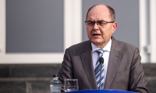 Schmidt odbacio nagađanja da priprema izbornu reformu u korist Hrvata