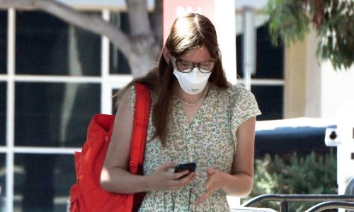 Violet Affleck ne popušta: Zašto odbija skinuti zaštitnu masku?