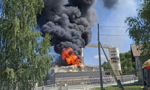 Gori tvornica kod Daruvara: Nema ozlijeđenih, šteta je ogromna