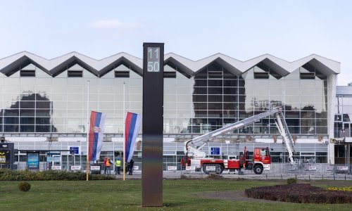 Srbija obiteljima stradalih u Novom Sadu mora platiti po 43.000 eura