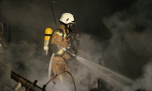 Na požarištu iznad Bola 20 vatrogasaca ostaje dežurati cijelu noć