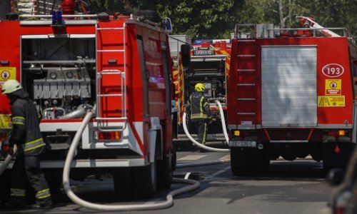 Vatra bukti i u Zadru; u skladištu se zapalio stiropor, vatrogasci se bore da se ne proširi