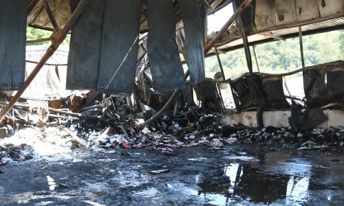 Požar progutao tvornicu Baumit: Ovako izgleda dan nakon što je vatra sve uništila