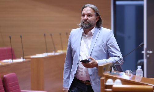 Saborski izostanci: Od deset radnih dana, Restović neopravdano izostao osam