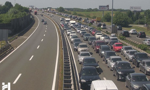 Gužve na cestama: Vozi se u kolonama, usporen promet na A3 zbog nesreće