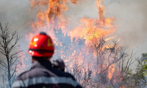 Veliki požar kod Kistanja: Gase ga četiri kanadera i air traktori