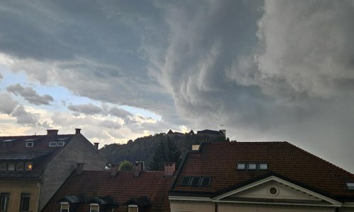 [VIDEO] Moćno nevrijeme stiglo u Hrvatsku: DHMZ i Civilna zaštita poslali upozorenje