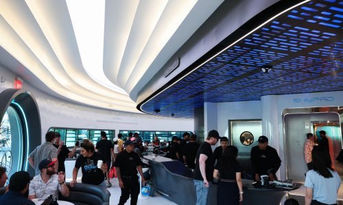 Tesla sad ima i retro-futuristički restoran u Los Angelesu