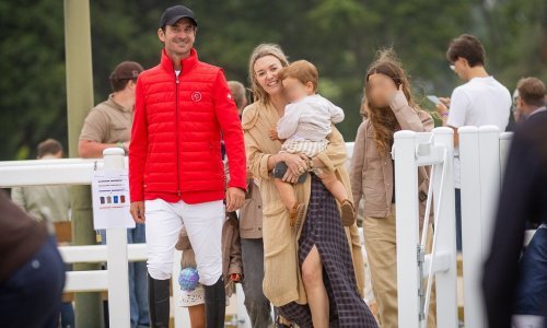 Šefica Zare u ljetnom stajlingu koji nadilazi trendove, a svu pažnju privukle su udobne sandale