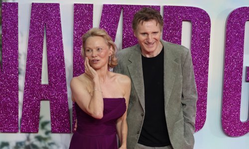 Iako ga je Pamela Anderson pred svima poljubila, Liam Neeson čini se i nije baš sretan