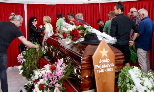 Josip Pejaković sahranjen s petokrakom ispred lijesa, na sprovod došli brojni poznati Bosanci