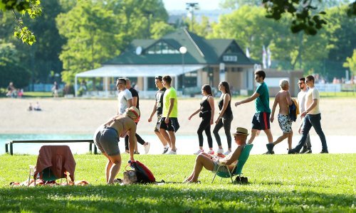 Novo odkritje: 7000 korakov na dan bistveno zmanjša tveganje za zdravstvene težave