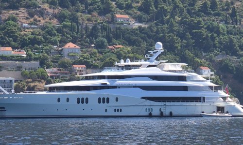 Ispred Dubrovnika usidrena jahta od 78 metara: Za 680.000 eura tjedno i vi možete na njoj ploviti