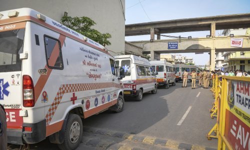 U urušavanju krova škole u Indiji poginulo četvero djece