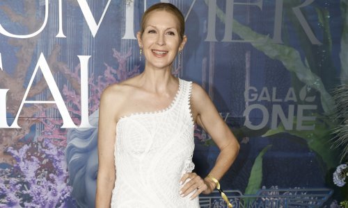 Ovako dobra bijela haljina ne viđa se često, a ikoni tihog luksuza pristaje kao salivena