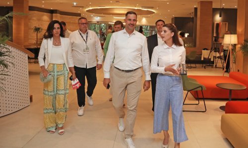 Supruga našeg ministra ovog se ne odriče: Zarine hlače i hit cipele nose se više sezona