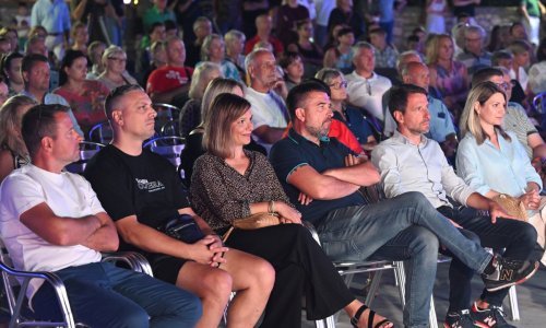 Rijetko ih vidimo: Sinovi Olivera Dragojevića zajedno na događaju u čast oca