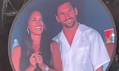 Messi in Antonela na koncertu Coldplay, a njuna reakcija na 'Kiss Cam' osupnila mnoge