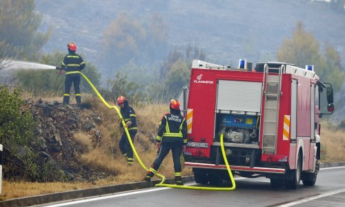 Lokaliziran požar kod Šibenika, vatrogasci ostaju na požarištu i tijekom noći