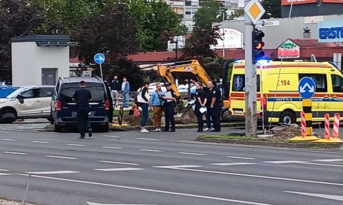 Prometna nesreća u Zagrebu; u sudaru dva automobila jedna osoba ozlijeđena