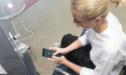 Je li sigurno puniti mobitel na javno dostupnim USB portovima i koristiti javni Wi-Fi?