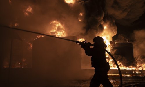 Novi ukrajinski napad na Soči, gori skladište nafte, obustavljeni letovi