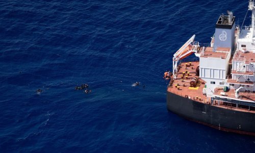 Kod Jemena se prevrnuo brod koji je prevozio migrante, najmanje 54 osobe poginule