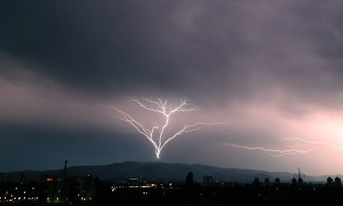 Zabilježena rekordna munja, evo koliko je bila duga