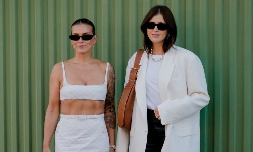 Crne sandale kakve su bile vrući hit u 90-im ponovno žare i pale; pogledajte samo model iz Manga