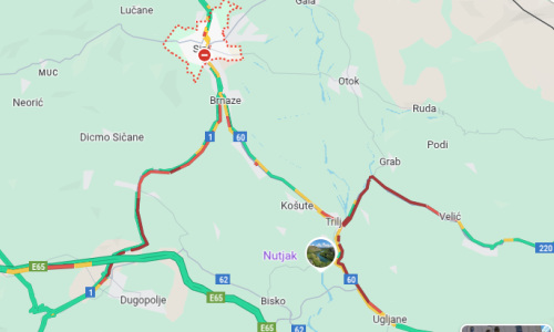 Promet prema Sinju iz dva pravca se crveni. Kolone iz minute u minutu sve duže