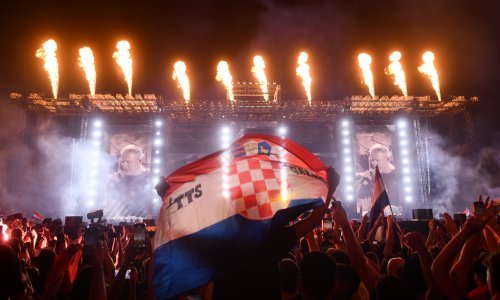 Thompsonov koncert kasnio sat vremena. Policija: 'Bili smo prisiljeni zaustaviti promet i vraćati posjetitelje'