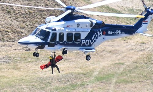 Spektakl u Kninu: Preletjeli Rafalei, vojska i policija demonstrirali sposobnosti