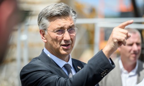 Plenković obišao gradilište Centra za starije osobe u Drnišu