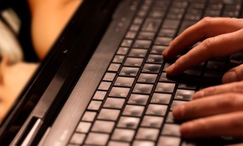 Britanci istražuju drže li se pornografske tvrtke zakonskih odredbi o provjeri dobi
