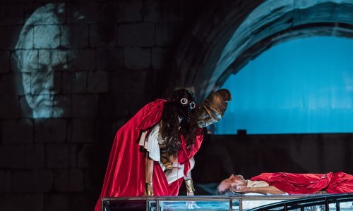 Shakespearov 'Julije Cezar' u Splitu: Brutalna refleksija sadašnjosti pod Srebrnim vratima