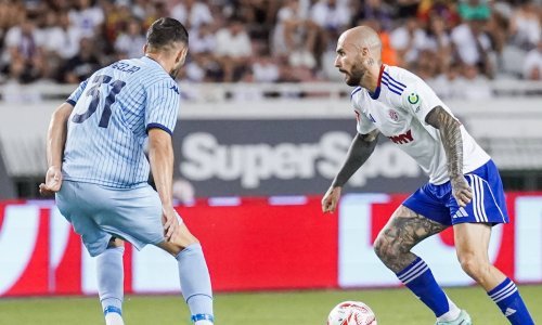 Nesvakidašnja scena; Kalik pao na rubu kaznenog prostora i očekivao prekršaj, sudac šokirao Poljud