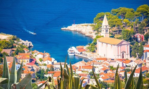 Kristalno čisto more, duboka hladovina i ljekovita priroda: Ovaj hrvatski otok nikoga ne ostavlja ravnodušnim