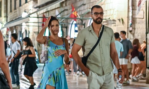 U ovaj par se gledalo: Dubrovnikom vladaju haljine, a ovaj model je kao stvoren za isticanje nogu