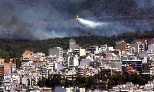 Veliki požar i dalje plamti kod Atene: Pronađena plinska boca