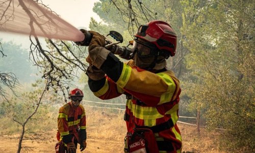 Katastrofalni požar na jugu Francuske bit će izvan kontrole najmanje do nedjelje