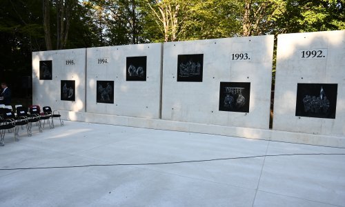 Kod Gline otkriven Zid pobjede: 'Ovo je zahvala i zavjet hrvatskim braniteljima i Domovini'