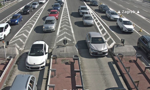 Zaradi povečanega prometa proti morju zastoji in kolone na hrvaških avtocestah, predvsem na A1 pri Lučkem