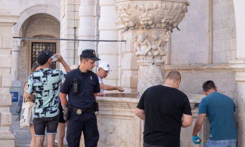 FOTO Bijes i tuga u Dubrovniku: Nedavno obnovljen simbol grada opet osvanuo oštećen