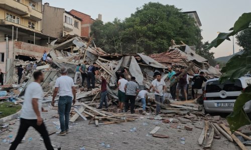 Tursku pogodio snažan potres, urušile se zgrade, ima ozlijeđenih