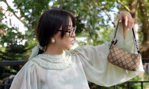 Retro elegancija i boemski šarm: Bluza iz 70-ih postala je najpoželjniji komad sezone