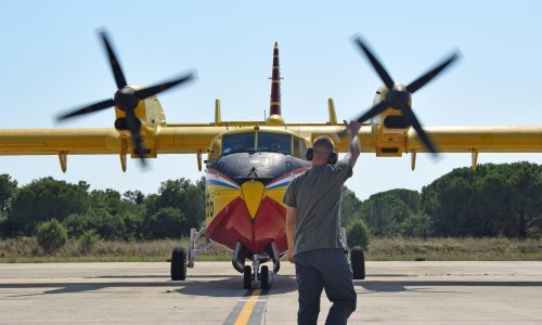 Hrvatska opet poslala kanader u pomoć Crnoj Gori