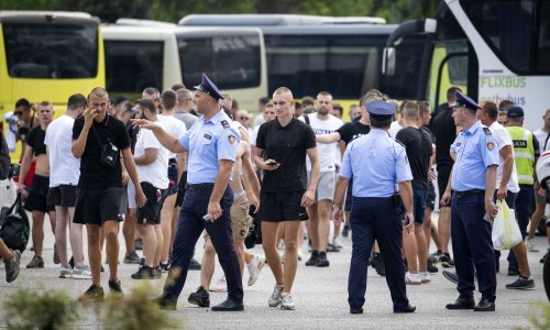 Pogledajte invaziju Hajdukovih navijača na Tiranu
