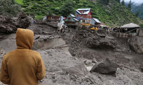 Stotine poginulih, deseci nestalih: Žestoke poplave pokosile Pakistan i Indiju