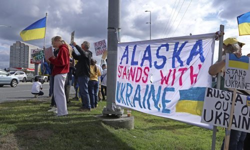 Trumpa i Putina dočekuju prosvjedi: 'Gadi nam se zločinac koji će kročiti na Aljasku'