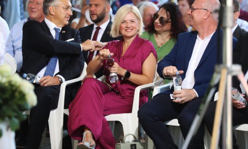 Ove sandale su pun pogodak: Nova riječka gradonačelnica plijenila poglede pored premijera